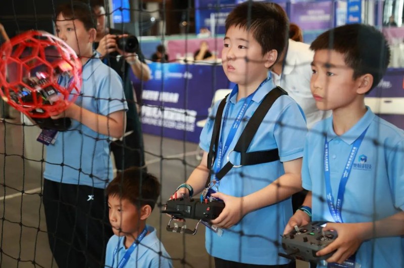 無人機足球比賽中 無人機足球比賽中