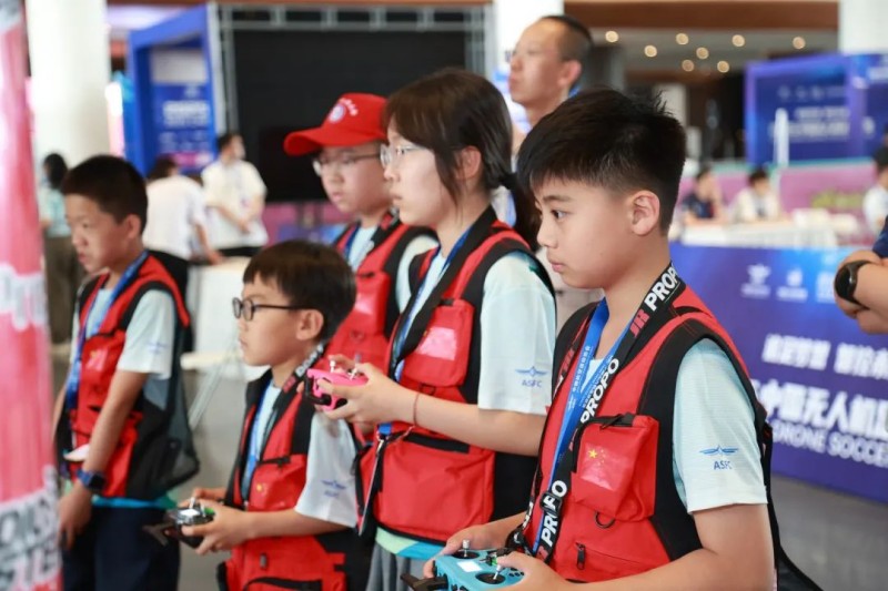 無人機足球比賽中 無人機足球比賽中